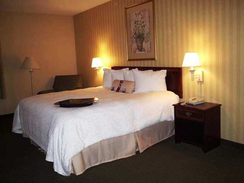 Hampton Inn Waynesboro/Stuarts Draft Fishersville Room photo